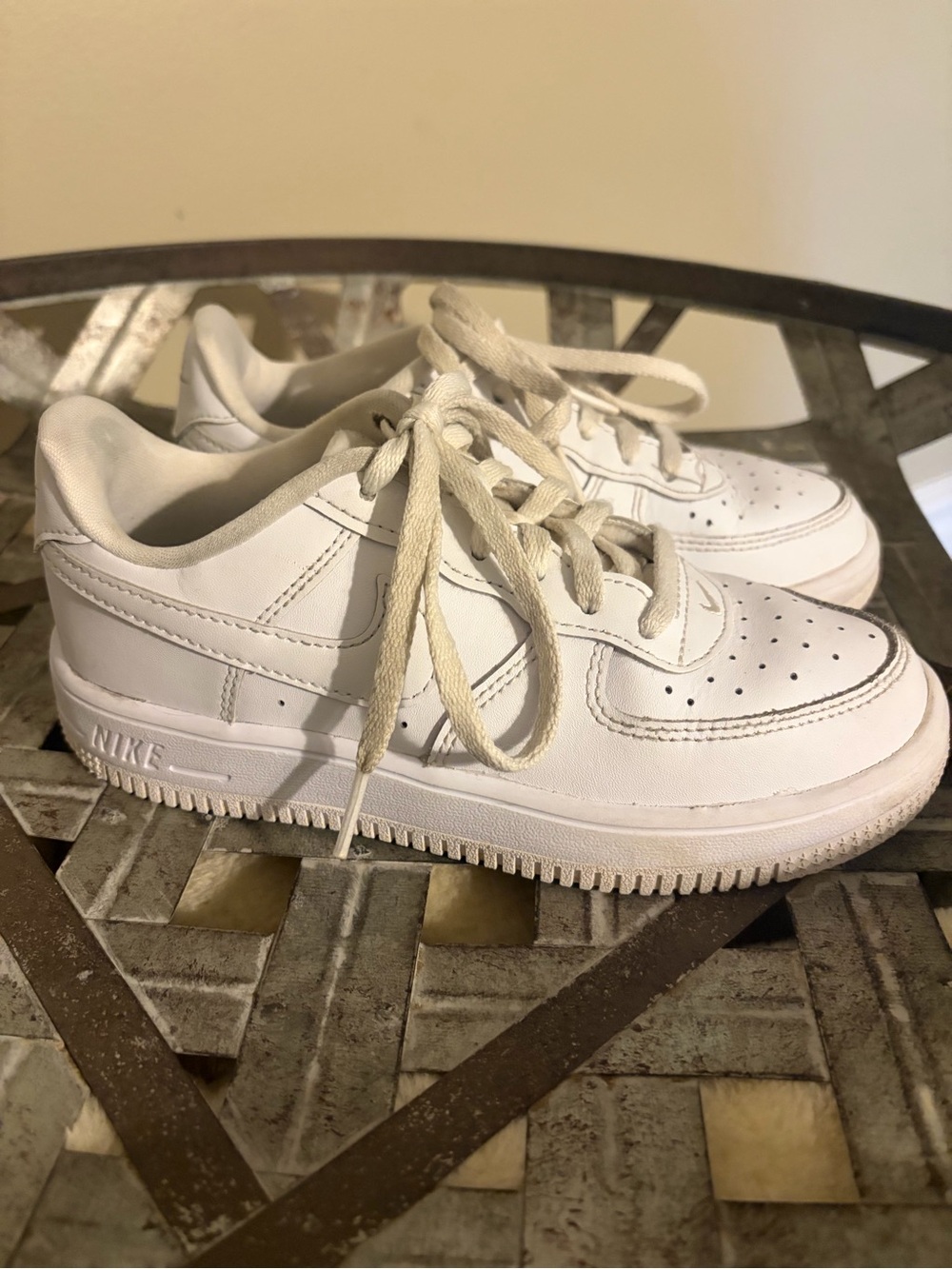 Nike Kids White Low-Top Sneakers with Cream Laces - Picture 2 of 5